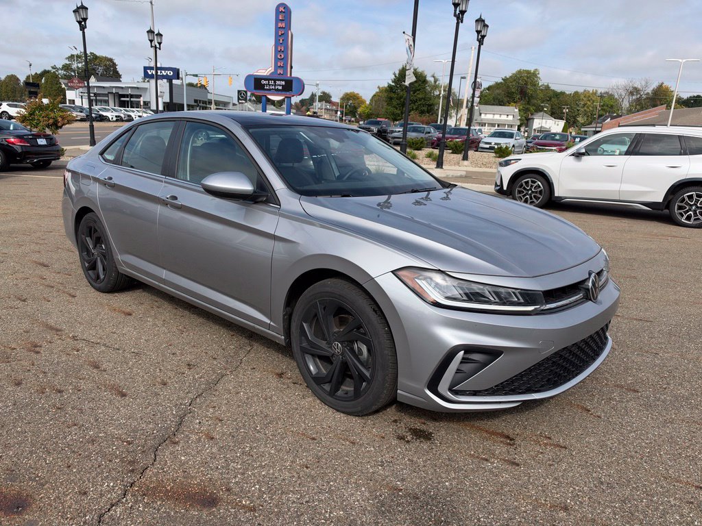 Used 2026 Volkswagen Jetta SE FWD image 3