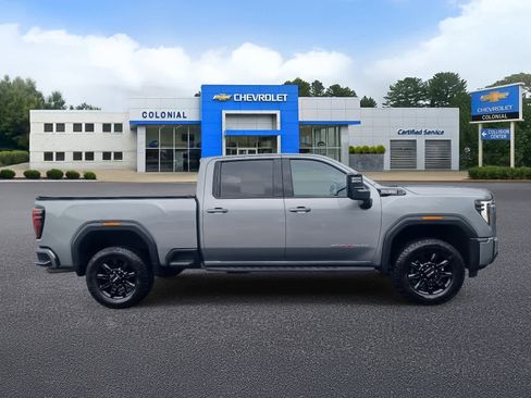 Used 2024 GMC Sierra 2500 AT4 w/ AT4 Premium Plus Package image 3