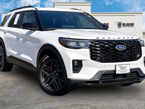 Used 2025 Ford Explorer ST AWD/4WD image 11