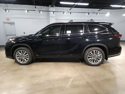 New 2026 Toyota Highlander Platinum AWD/4WD image 4