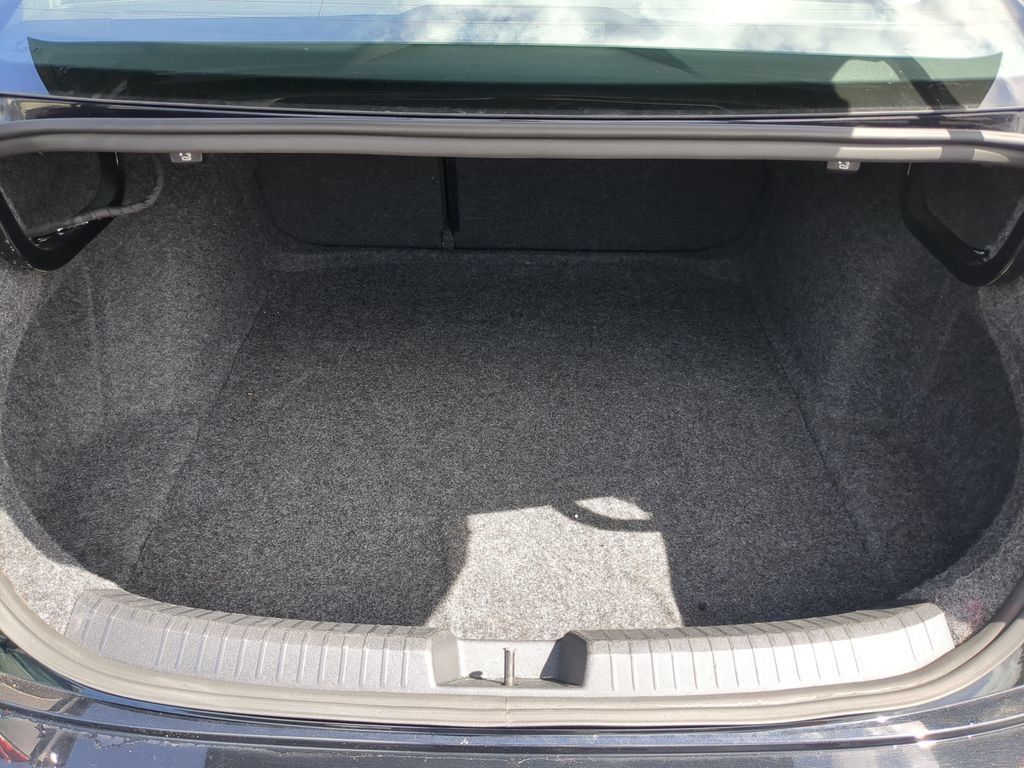 Used 2025 Volkswagen Jetta SE FWD image 9