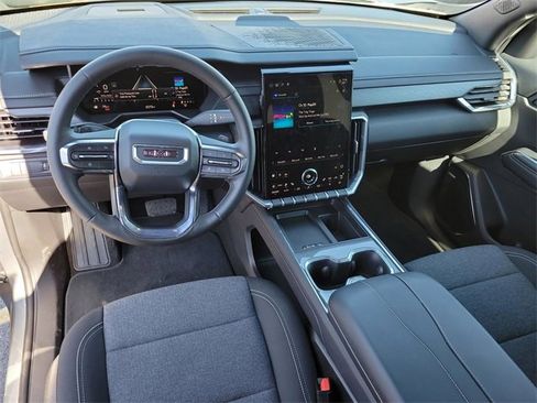 Used 2025 GMC Acadia Elevation image 18