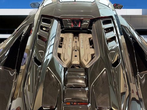 Used 2024 Lamborghini Revuelto image 42