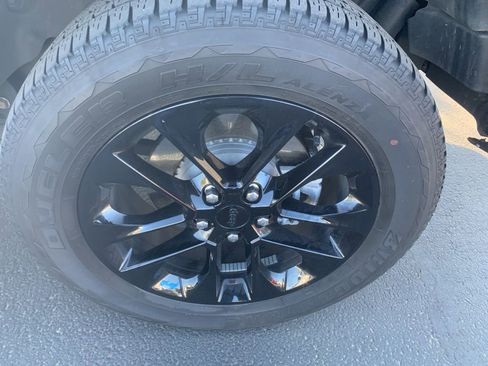 Used 2023 Jeep Wrangler Unlimited Sahara w/ Cold Weather Group image 8