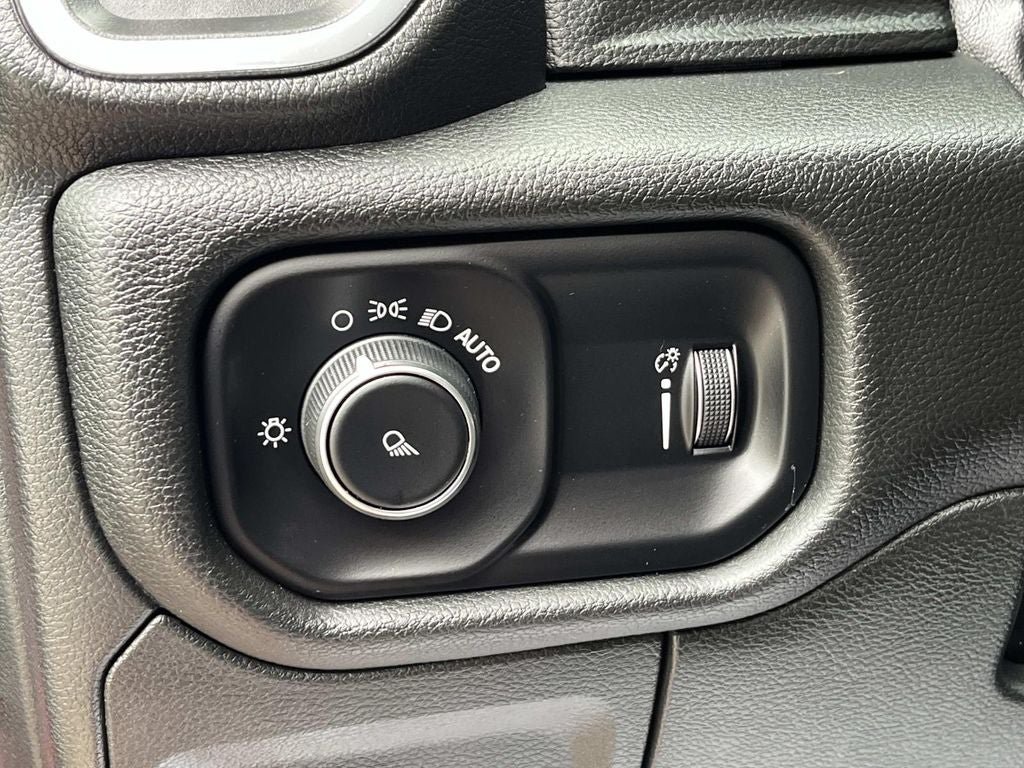 Used 2024 RAM 1500 Laramie RWD image 31
