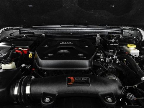 Used 2020 Jeep Wrangler Unlimited Sahara image 22