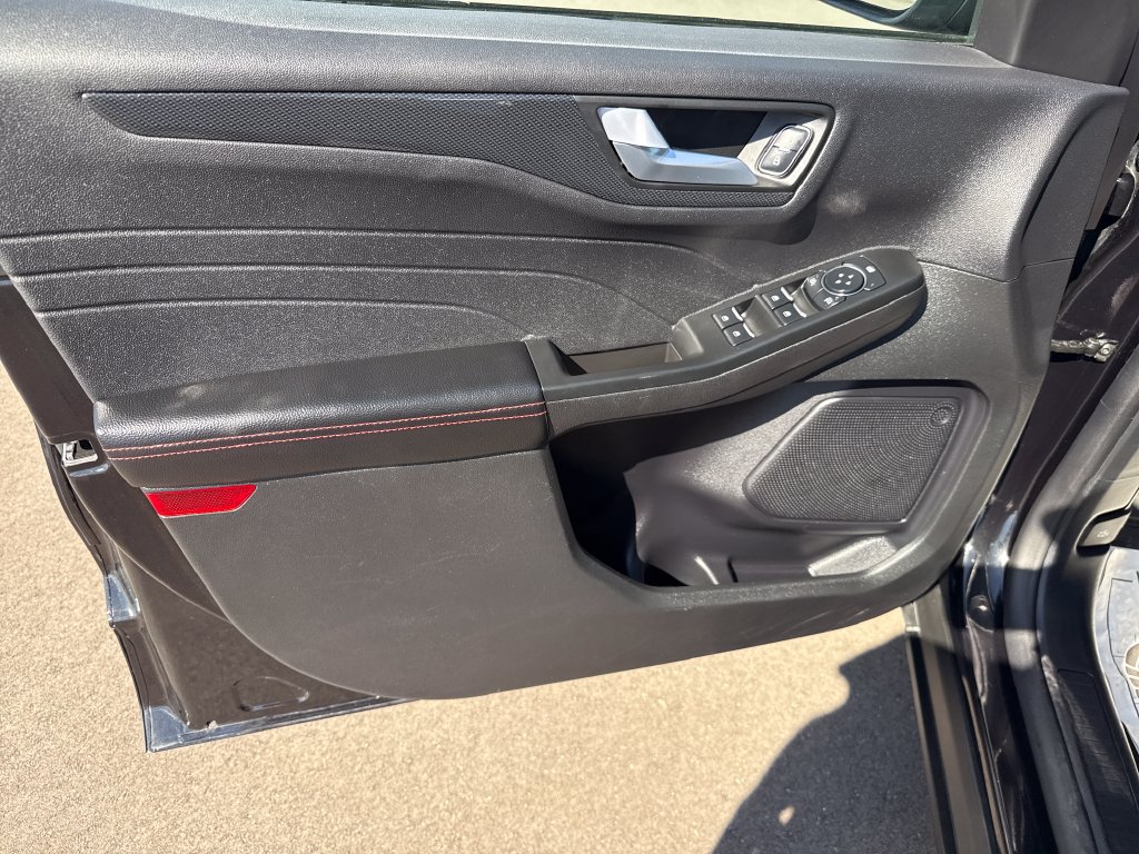 Used 2025 Ford Escape ST-Line AWD/4WD image 10