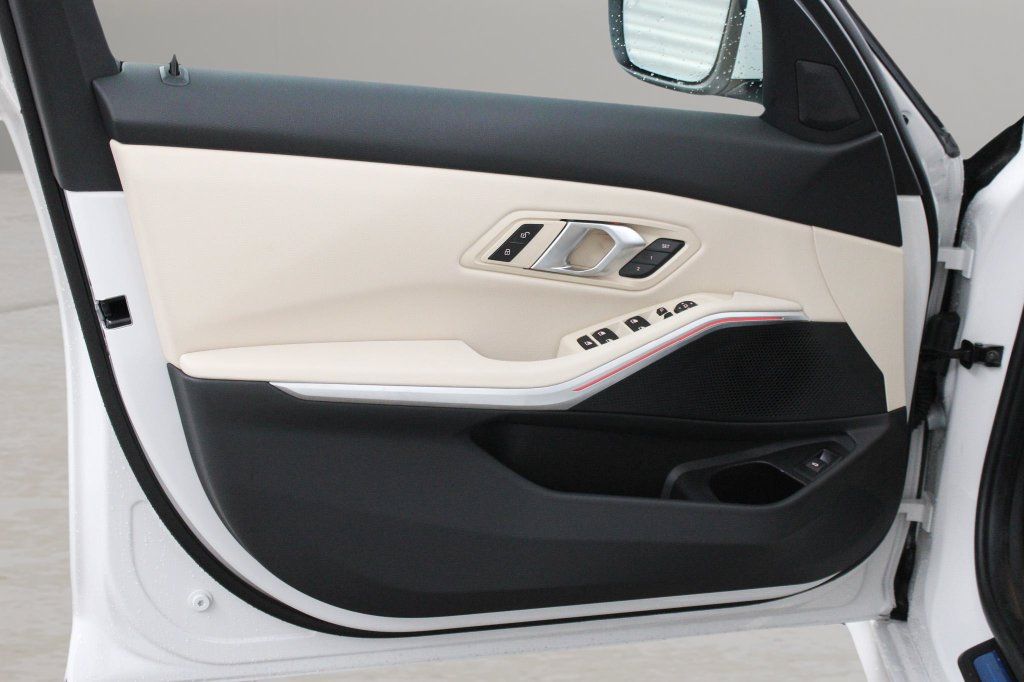 Used 2026 BMW 330i Sedan w/ Convenience Package RWD image 16
