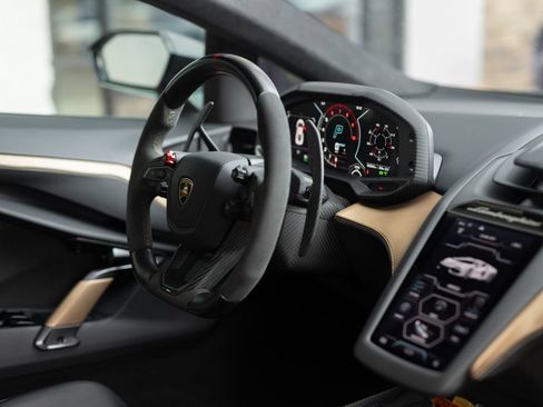Used 2024 Lamborghini Revuelto AWD/4WD image 23