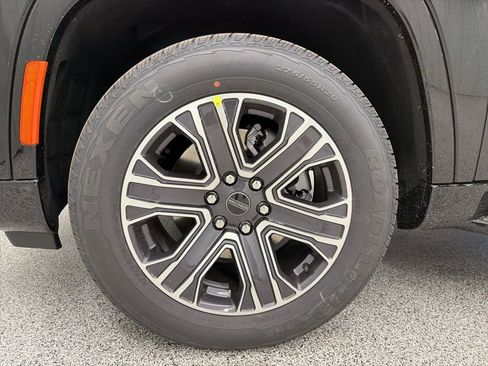 New 2025 Jeep Wagoneer 4WD image 10