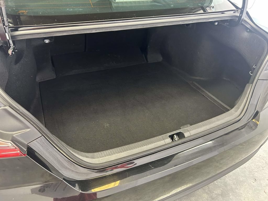 Used 2025 Toyota Camry SE FWD image 12
