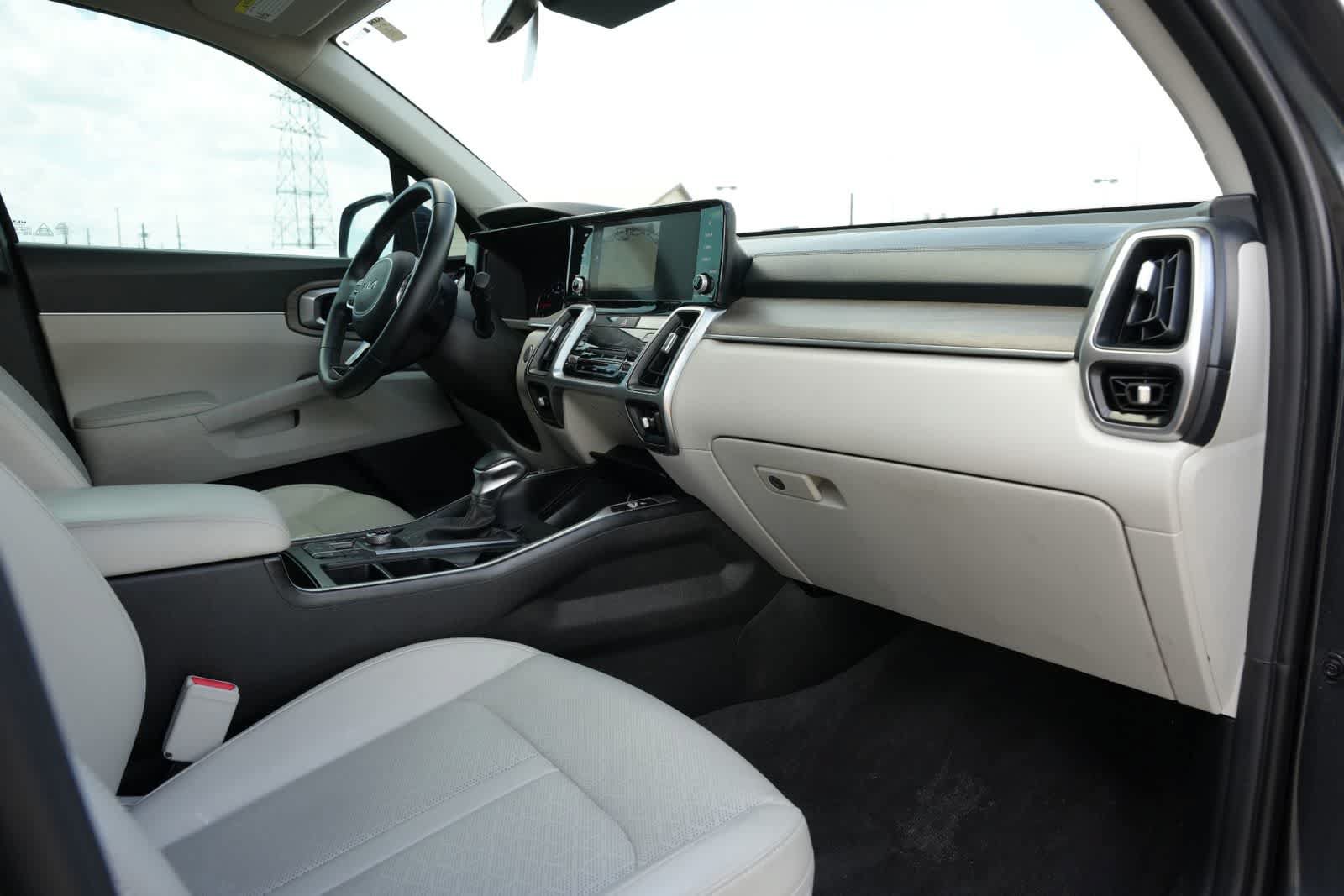 Used 2022 Kia Sorento EX w/ Panoramic Sunroof Package FWD image 22