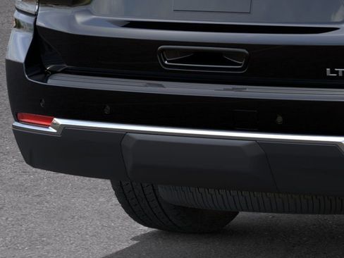 New 2026 Chevrolet Suburban LT image 14