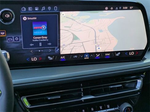 Certified 2026 Chevrolet Traverse LT w/ Driver Confidence Package image 16