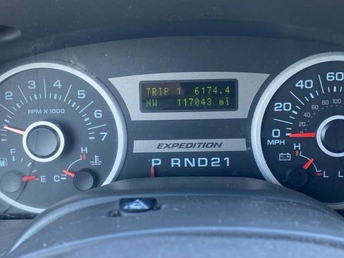 Used 2006 Ford Expedition XLT RWD image 25