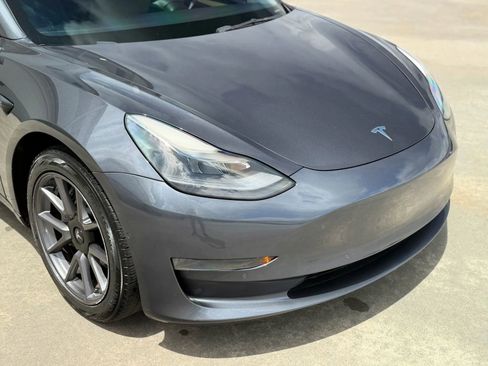Used 2021 Tesla Model 3 Standard Range Plus image 5