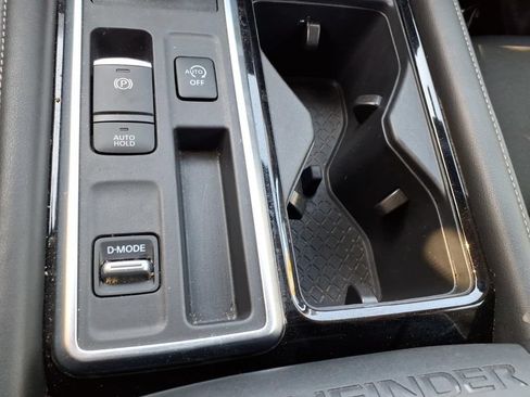 Certified 2025 Nissan Pathfinder SV FWD image 18