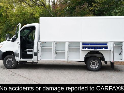 Used 2023 Mercedes-Benz Sprinter 3500 image 2