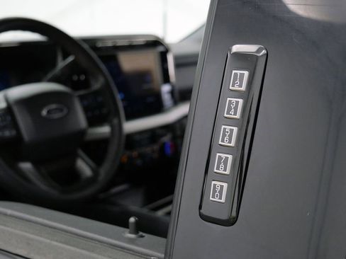 Used 2024 Ford F250 XLT w/ Black Appearance Package AWD/4WD image 15