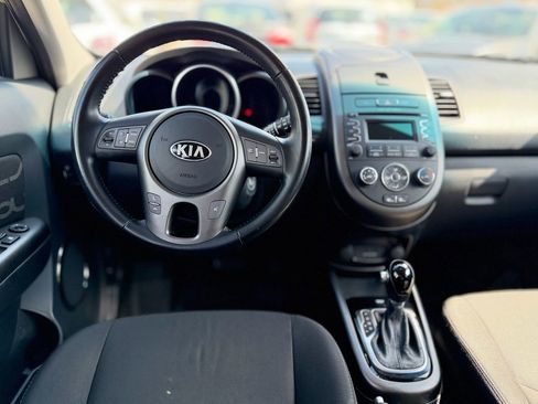 Used 2013 Kia Soul + FWD image 5
