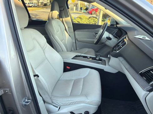 Certified 2023 Volvo XC90 B6 Plus image 17