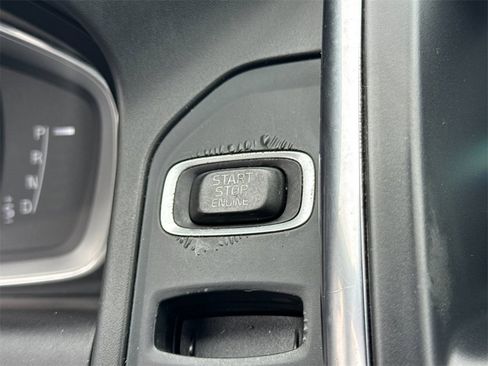 Used 2016 Volvo XC60 T5 Premier w/ Proximity Package image 21