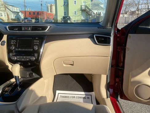 Used 2015 Nissan Rogue SV image 25