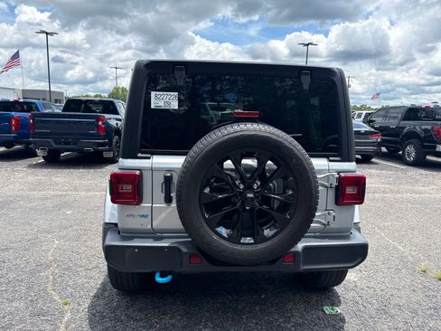Used 2023 Jeep Wrangler Unlimited Sahara w/ Cold Weather Group AWD/4WD image 6