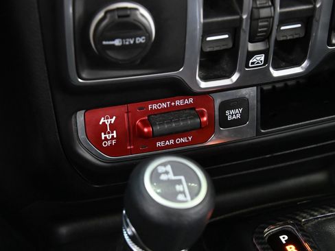 Used 2018 Jeep Wrangler Unlimited Rubicon w/ Dual Top Group AWD/4WD image 36