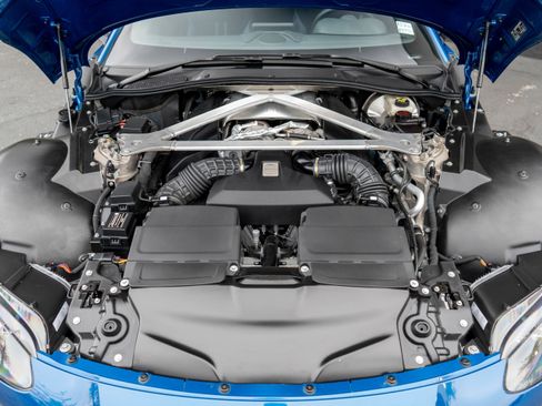 Used 2022 Aston Martin V8 Vantage Coupe image 31
