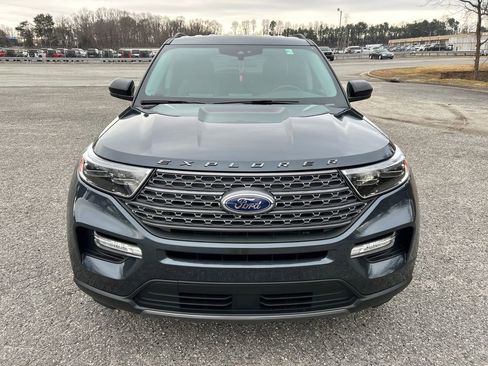 Used 2022 Ford Explorer XLT w/ Equipment Group 202A image 10