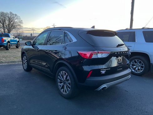 Used 2022 Ford Escape Titanium image 5