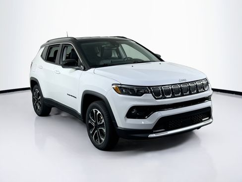 Used 2022 Jeep Compass Limited image 3