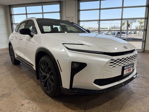 New 2025 Toyota Crown Signia image 4