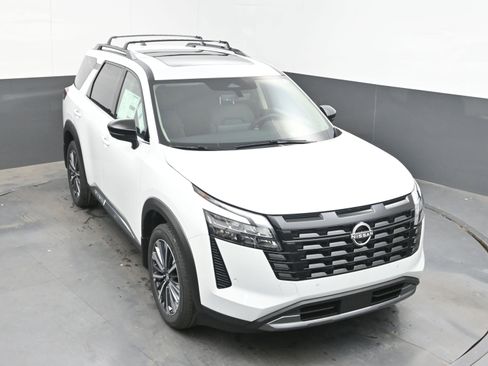 New 2026 Nissan Pathfinder Platinum AWD/4WD image 33