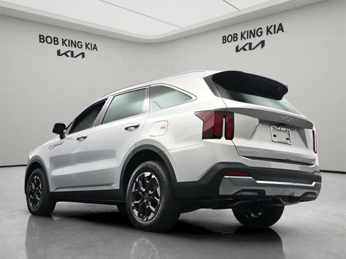Used 2026 Kia Sorento S w/ S Panoramic Sunroof Package AWD/4WD image 12