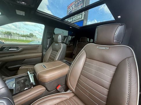 Used 2025 GMC Yukon XL Denali Ultimate w/ LPO, Floor Liner Package AWD/4WD image 13
