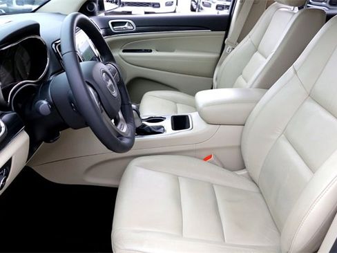 Used 2019 Jeep Grand Cherokee Limited image 10