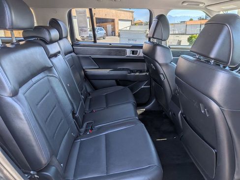 Used 2025 Hyundai Santa Fe Limited image 29