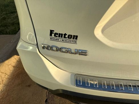 Used 2017 Nissan Rogue SV AWD/4WD image 8