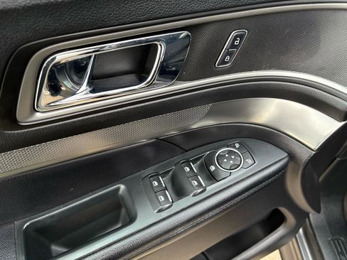 Used 2018 Ford Explorer XLT w/ Equipment Group 201A image 26