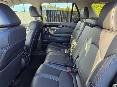 Used 2025 Honda Pilot EX-L image 16