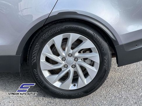 Used 2024 Land Rover Discovery S image 9