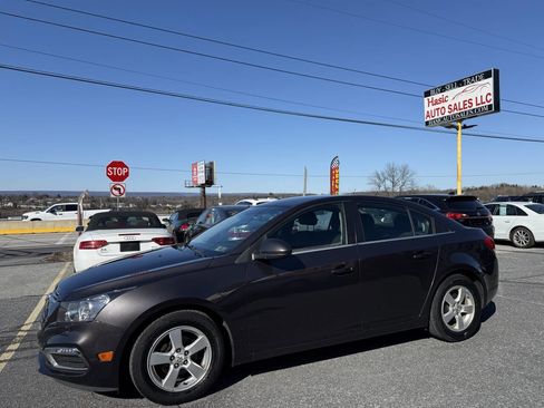 Used 2015 Chevrolet Cruze LT image 2