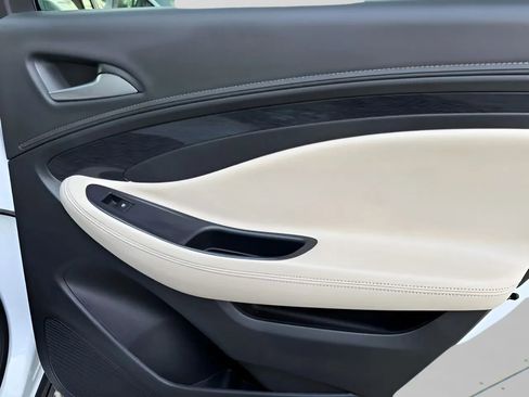 Used 2017 Buick Envision Essence image 24