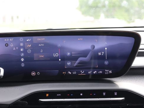 Used 2025 Buick Enclave Avenir w/ Super Cruise Package AWD/4WD image 21
