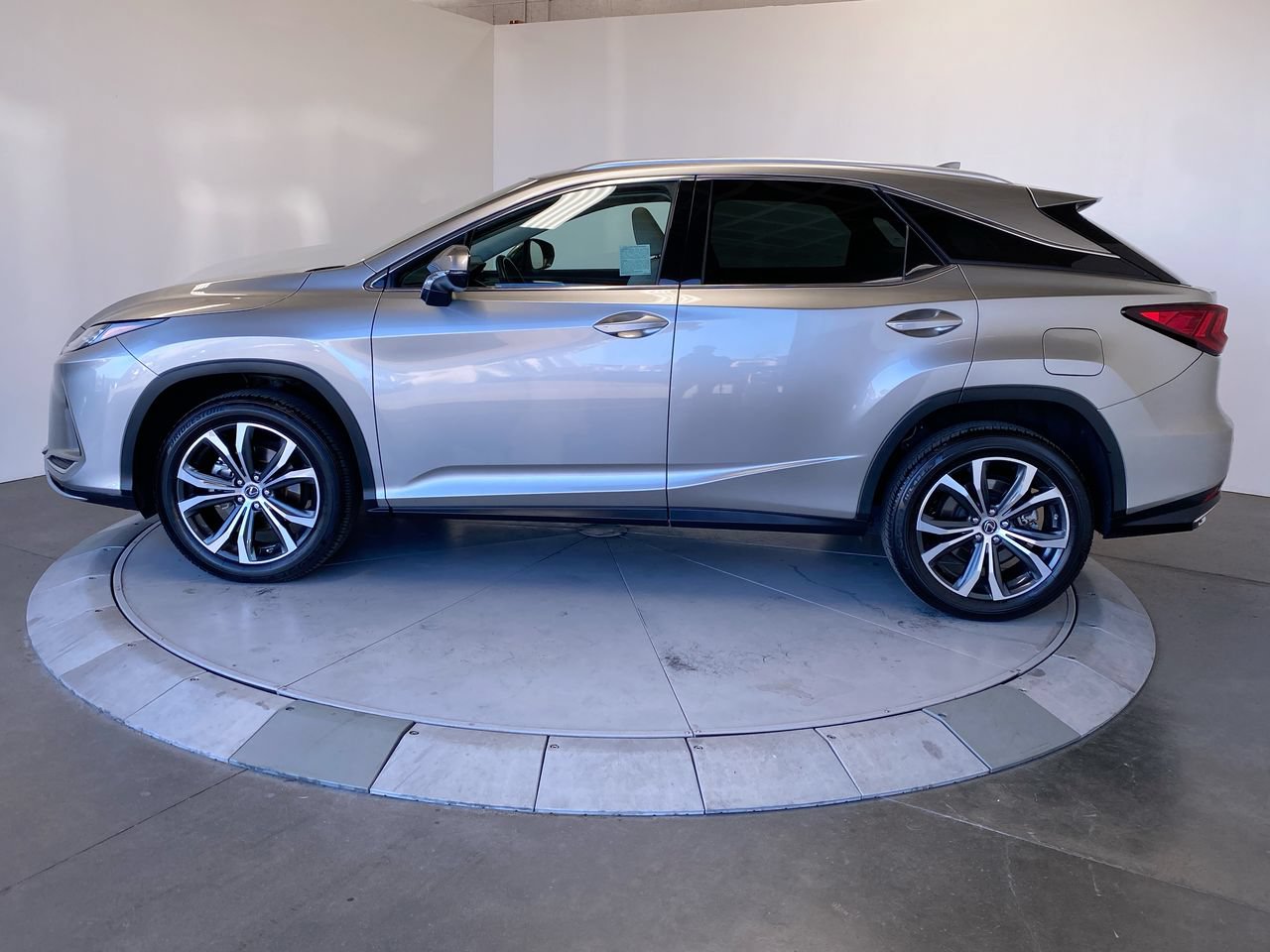 Used 2022 Lexus RX 350 FWD w/ Premium Package image 2