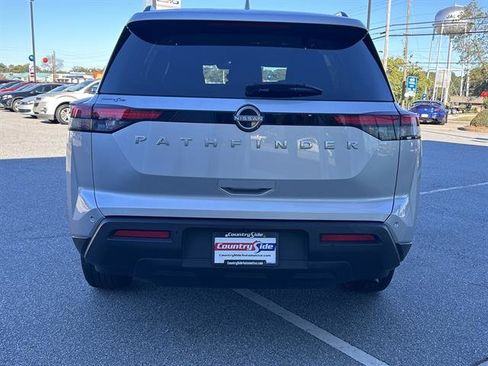 Used 2025 Nissan Pathfinder SV image 8