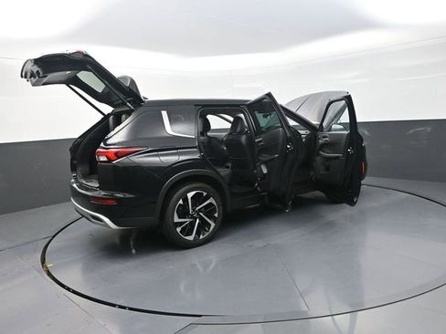 Used 2023 Mitsubishi Outlander SE image 33