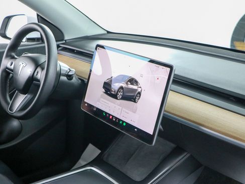 Used 2022 Tesla Model Y Long Range AWD/4WD image 23